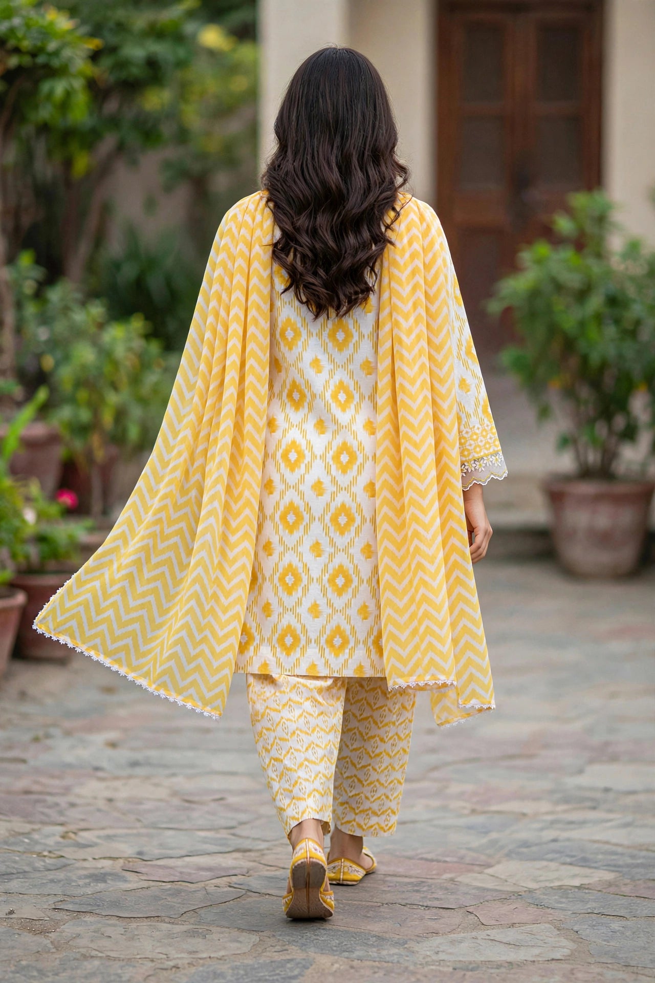 Sapphire 3 piece ready to wear lawn suit