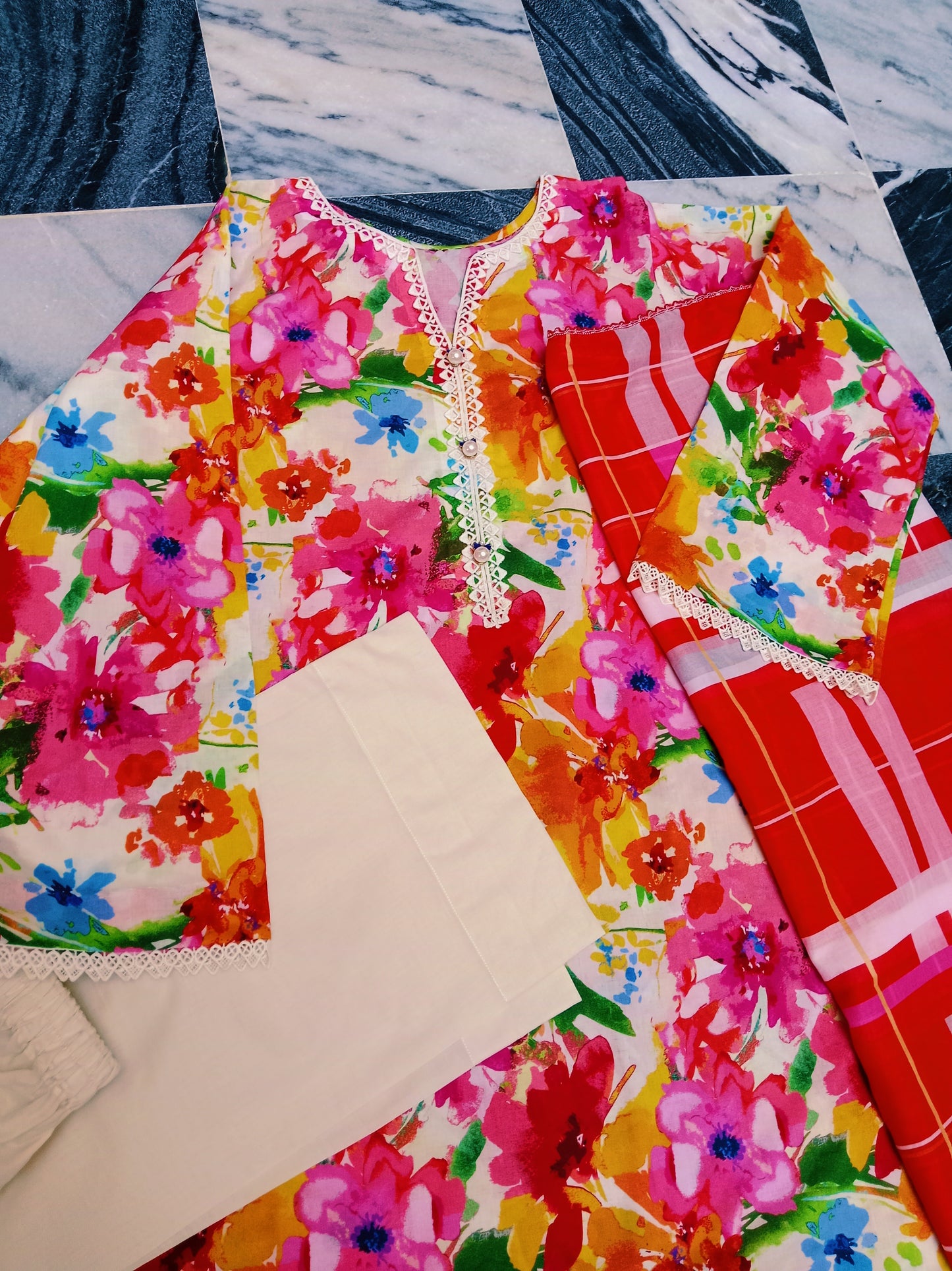 Gul Ahmed printed lawn suit 3pc